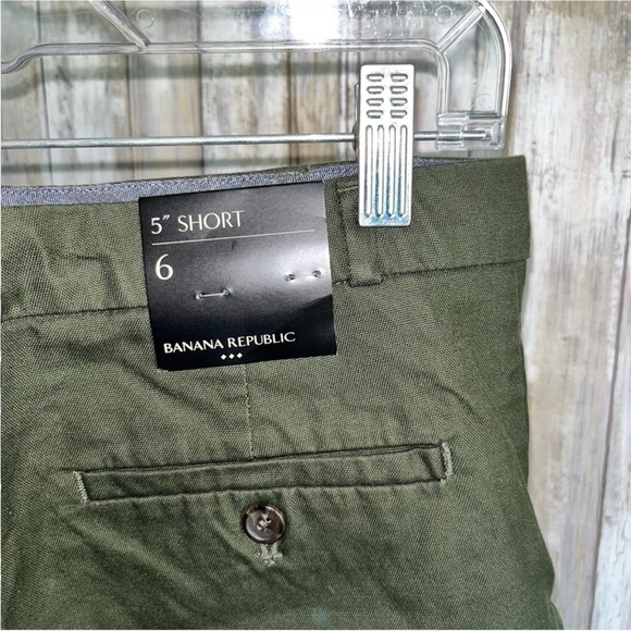 NWT Banana Republic Dark Green Latch Button 5” Inseam Shorts - Picture 6 of 6